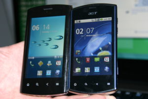 Das Acer Liquid MT (links) bekommt einen kleinen Bruder: das Liquid Mini.