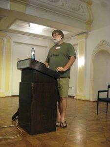 Bdale Garbee berichtet auf der Debconf 11 von positiven Erfahrungen mit Java.