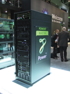 Abbildung 5: IBM-Rack auf der Cebit 2010 mit Power7-Einschüben.