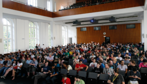 Abbildung 2: An den ersten Tagen kamen um die 800 Zuhörer zu den Keynotes.