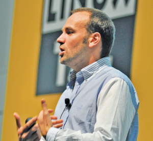 Abbildung 3: Auf dem Linuxtag sprach Shuttleworth über Ubuntu 10.10, das am 10.10.10 erschien.