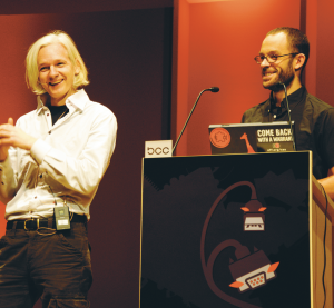 Abbildung 4: Noch vereint freuen sich Assange und Domscheit-Berg auf ein Leak-freundliches Island.