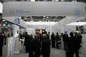 Auf der Cebit 2012: Der neue Personalausweis zum Anfassen, auch mit E-ID.