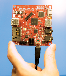 Abbildung 1: Der große Block in der Mitte des Einplatinen-Computers Beagleboard ist ein OMAP-System von Texas Instruments, auf dem obenauf der NAND-Flash sitzt.