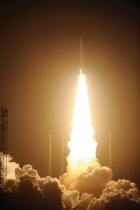 Abbildung 1: Eine Ariane-5-Rakete wenige Sekunden nach dem Start. Beim Jungfernflug ging die Sache 36,6 Sekunden lang gut.