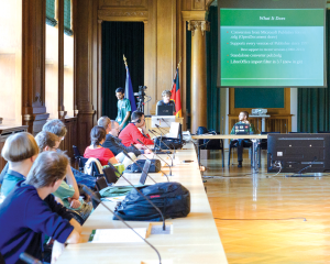 Abbildung 2: Workshops, Round Tables, Vorträge und gemeinsames Arbeiten an Libre Office stand im Mittelpunkt des dreitägigen Events.