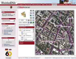 Abbildung 1: Ein Screenshot mit Daten der Landesvermessung Rheinland-Pfalz, der Stadt Mainz und eines NASA-Servers. Die Bodenrichtwerte aus der deutschen Verwaltung sind als transparenter violetter Layer auf das Satellitenbild gelegt, sodass der Bürger Preisunterschiede zwischen den Grundstücken erkennen kann.