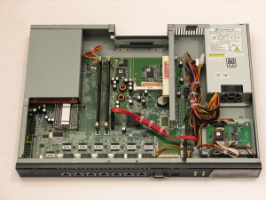 Abbildung 1: Wer die Appliance öffnet, findet ein sauber aufgebautes Innenleben.