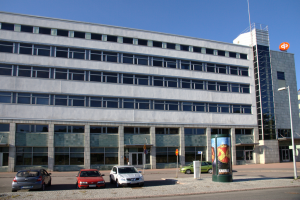 Abbildung 11: Der Arbeitsplatz: Das wenig ansehnliche Universitätsgebäude in der Industriestraße.