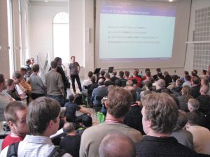 Vorträge über Spam, hier das Referat von David Schweikert, sorgten für volle Hörsäle beim Linuxforum Kopenhagen. (Bild: © Peter Toft)