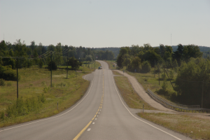 Abbildung 4: Amerikanische Verhältnisse auf den Landstraßen. Mit den USA teilen die Finnen neben Landschaft auch die Vorliebe für große Autos.