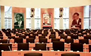 Abbildung 1: In Räumen wie diesen vollzieht sich ein wichtiger Teil der Arbeit der EU-Parlamentarier, hier stimmen sie in Ausschüssen über Verordnungen und Gesetze ab.