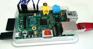 Abbildung 1: Die bestückte Raspberry-Pi-Platine als preiswertes Sprungbrett in die ARM-Technik.