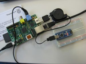 CCRMA Satellite: Mit Linux, Raspberry Pi (links) und Arduino (rechts) zum elektronischen Instrument.