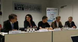 Pressekonferenz beim Linuxtag: Von links nach rechts: Nils Magnus, Petra Kuhfuss, René Wienholtz, Carsten Emde und Wolfgang Wagner.
