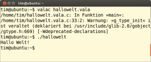Abbildung 2: Der Vala-Compiler &raquo;valac&laquo; ruft automatisch den C-Compiler auf, der nicht nur das fertige Programm erstellt, sondern auch für die Warnmeldung verantwortlich ist.