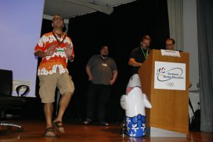Offensichtlichen Spaß haben die Board-Member auf der Bühne, hier Andrew Wafaa.