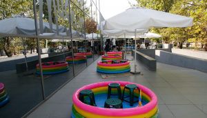 Abbildung 3: Willkommene Erfrischung: Die sensationellen Becken der OSC-13-Poolparty boten leider nicht für alle Teilnehmer Platz.