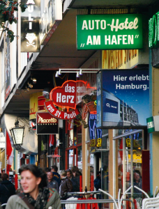 Abbildung 4: Hafen mit Herz: Unweit des Summits tobte der Rummel des Reeperbahn-Festivals auf St. Pauli.