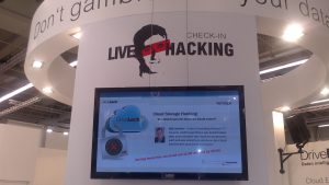 Live-Hacking-Vorführungen sollen Sicherheitsrisiken anschaulich machen.