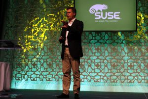 Suse-CEO Nils Brauckmann bei seiner Keynote.