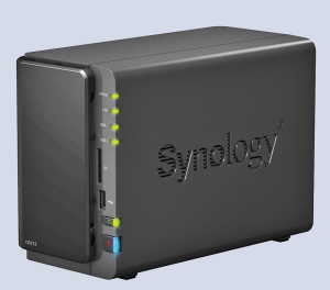 Abbildung 1: NAS-Devices wie das Synology DS213 sind als Storage-Boxen konzipiert, können aber viel mehr, weil sie sich aufbohren lassen.