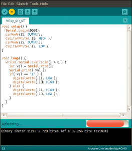 Abbildung 3: Die Arduino-IDE lädt die Firmware in den Microcontroller, hier das Skript aus <link href="#article_l1" class="listing" srcset=