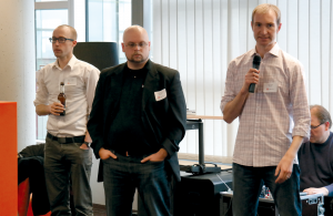 Abbildung 2: Community-Manager Patrick McGarry (Mitte) neben Ceph-Erfinder Sage Weil (rechts) beim Beantworten von Fragen.