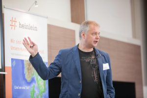 Charly Kühnast stellte auf der Slac 2014 etwa zwanzig nützliche Tools für Sysadmins vor.