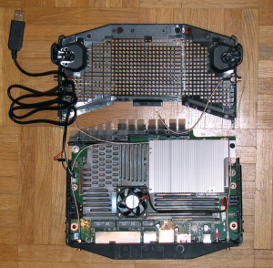 Abbildung 6: Serielle Schnittstelle, Pins für die LEDs und ein Temperaturfühler: Die Hardware-Ausstattung zeigt, dass es der Hersteller nicht bei den eingeschränkten Funktionen der Standardfirmware belassen will.