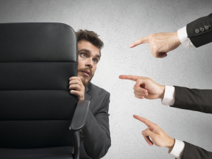 Abbildung 2: Anderen die Schuld an Pannen zuzuschieben ist bei Devops verpönt. Stattdessen gilt es, gemeinsam aus Fehlern zu lernen.