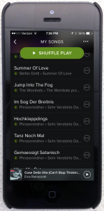 Abbildung 2: Eine Spotify-Playliste von Michael Schilli auf dem iPhone.