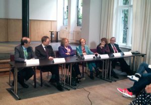 In der anschließenden Pressekonferenz ließ sich ein Teil des Expertenbeirats befragen.