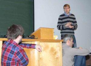 Lennart Poettering und Kay Sievers (vorne rechts) auf der Fosdem 2015.