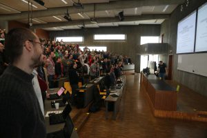 "Und jetzt alle aufstehen!" Red Hat Entwickler sprechen SELinux.