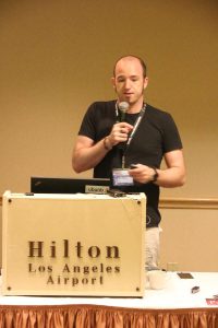 Jono Bacon bei seinem Vortrag auf der Ubuconf im Rahmen der Scale13x.