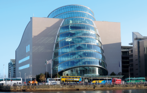 Abbildung 1: Das Dubliner Convention Centre am Ufer des Liffey River, Veranstaltungsort der Linuxcon Europe 2015 und ihrer Schwesterkonferenzen.