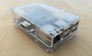 Abbildung 2: Nachher: Der Odroid C1+ verfügt über einen normalen HDMI-Anschluss und nimmt seinen Strom über ein Micro-USB-Kabel auf.
