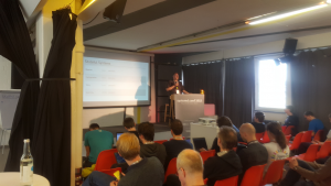 Tobias Hunger demonstriert auf der Systemd.conf sein eigenes Stateless-System.