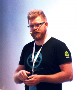 Abbildung 4: Martin Parm sprach über die Schwierigkeiten beim Monitoring von Spotify