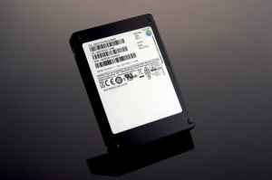 Samsungs neue 15 TByte SSD kommt in den Handel. (Quelle: Samsung.com)
