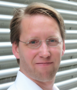 Nils Magnus ist Mitbegründer des Linuxtags und Vorstand in seinem Trägerverein. Er arbeitet als Berater, Architekt und Publizist an Cloud- und IT-Securitythemen in Berlin, München und Köln.