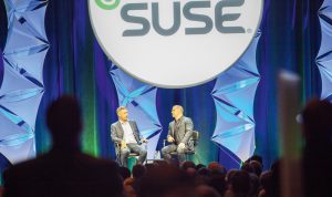 Nils Brauckmann, Suse-Chef, und Michael Miller, der f&uuml;r Strategie und Marketing zust&auml;ndige Manager, bei der Keynote. 