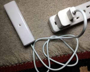 Abbildung 10: Der batteriegestützte Power-Outage-Sensor von Seven-7-Express zeigt wie ein Türkontakt an, ob Strom da ist oder nicht.