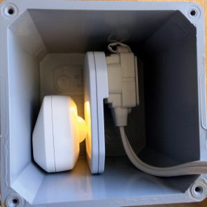 Abbildung 4: Ein LED-Nachtlicht brennt, so lange Strom da ist, und signalisiert damit dem Sensor, dass die Versorgung funktioniert.