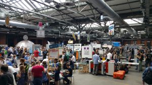 Die Maker Faire fand in der Station Berlin statt, 70 Prozent der Projekte sollen laut Konzept nicht-kommerziell sein.