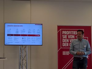 Reinhard Waldinger von Rackspace bei er Eröffnungskonferenz in München.
