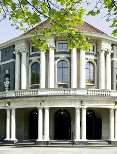 Abbildung 1: Hier, in der Universit&auml;t Hamburg, wurde das vorgestellte Konzept praktisch realisiert. 