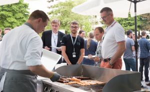Abbildung 3: F&uuml;r knapp 900 Euro Teilnahmegeb&uuml;hr lie&szlig; der Veranstalter zum Wohle der G&auml;ste auch abseits der Vortragss&auml;le nichts anbrennen. 