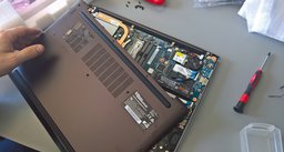 Abbildung 2: Das Infinitybook lässt sich mühelos aufschrauben und gibt sein Innenleben preis.